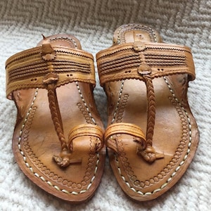 Womens Kolhapuri Chappal leather Indian Handmade shoes t Strap