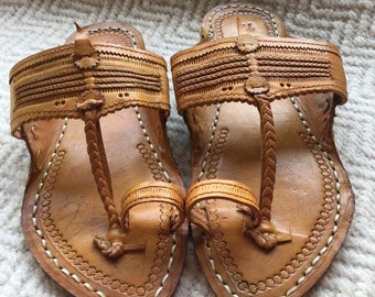 Womens kolhapuri chappal,leather Indian handmade,Shoes,T strap Casual Slip ons,Slippers,Hippie jesus buffalo slide sandals,beachwear,toering
