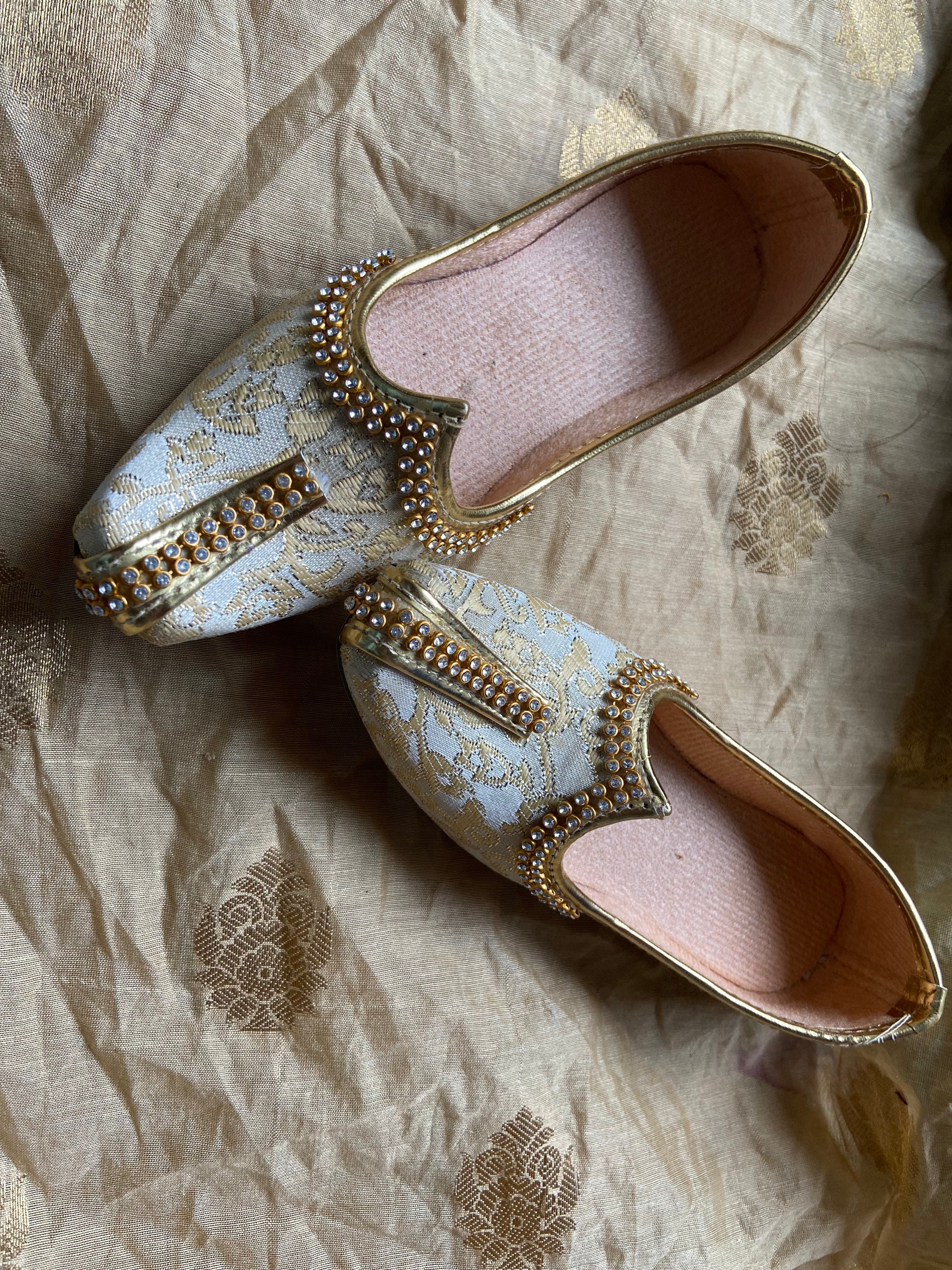 Mojari shoes for babies hotsell
