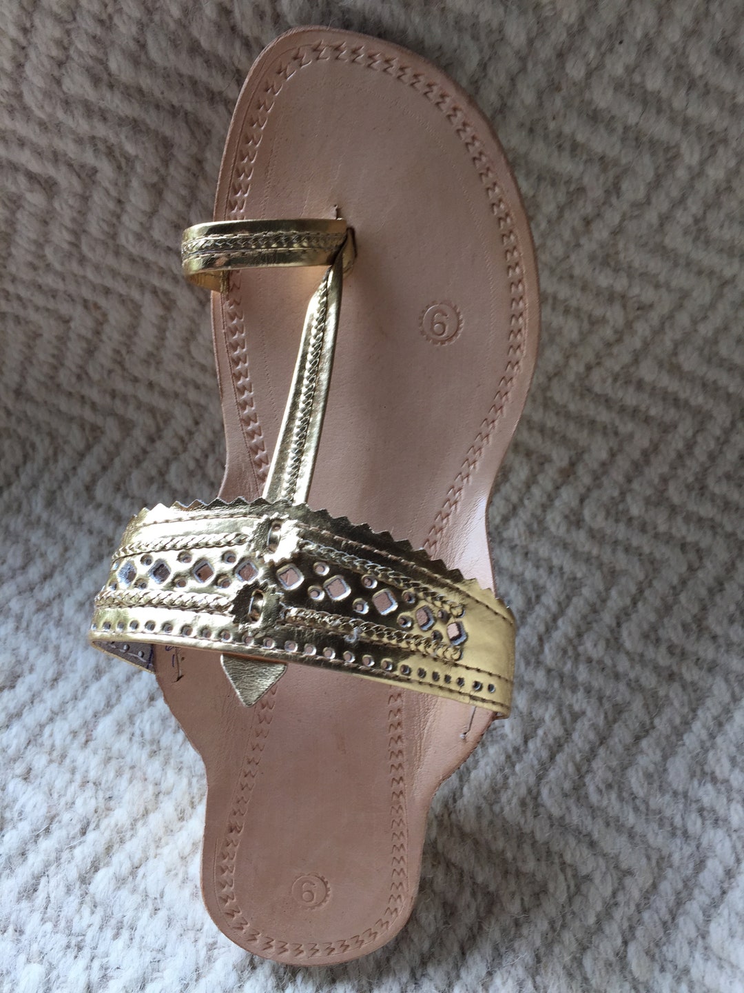 kolhapuri heel chappal