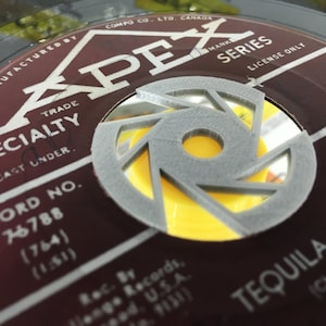 Fresh style - Record 45 RPM, LP, tiny, small, half, spacer, adapter, vinyl, spindle, player,