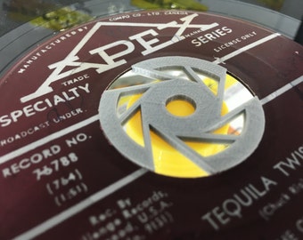 Fresh style - Record 45 RPM, LP, tiny, small, half, spacer, adapter, vinyl, spindle, player,