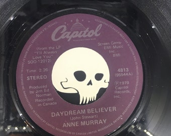 6 Pieces. Vampire Skull 45 RPM adapter :  tags  45 lp spacer,insert .fourty five, single, record, cool, rare, unique, devil, evil, halloween
