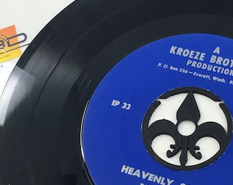 Fleur-De-Lis Desiged - 45 RPM vinyl record adapter, francais, french, fleur-de-lys, collector, rare, flower-de-luce, monarch, queen