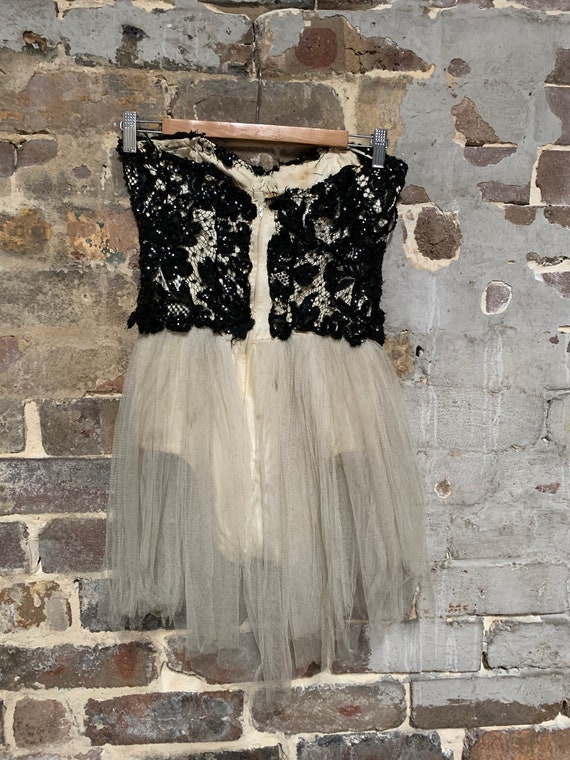 1950s vintage white tulle, black lace dance,costu… - image 5