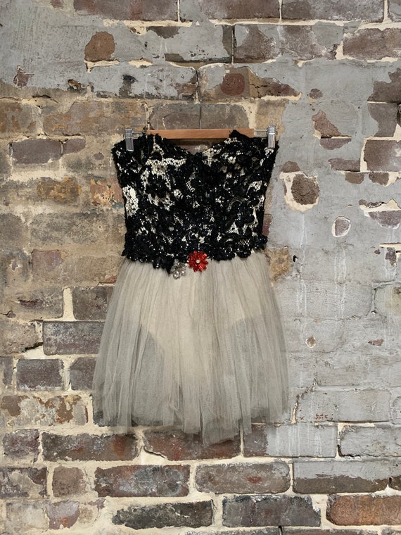 1950s vintage white tulle, black lace dance,costu… - image 2