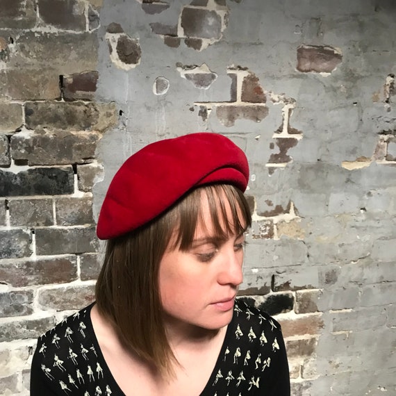 1950s red felt beret. Play Topper. Tam'o'shanter