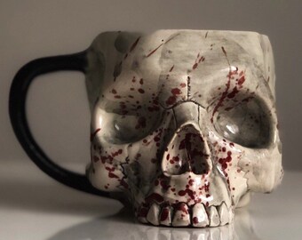 Tazza da caffè con teschio e schizzi di sangue fatta a mano, tazza da caffè gotica horror