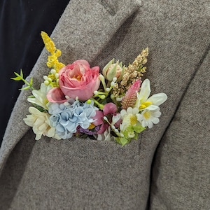 Wildflower pocket buttonhole boutonniere