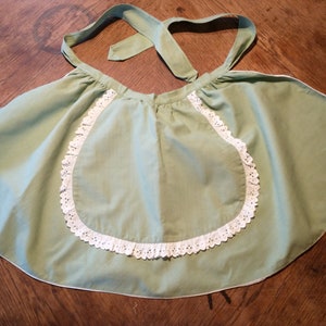Vintage Green Apron/Pinny Swedish 1950&#39;s Style Handmade with White Lace Detail Retro Scandinavian Nordic Farmhouse Homeware Kitchn Fashion