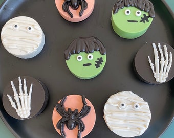 Halloween chocolate covered Oreos /Hallooween favors/