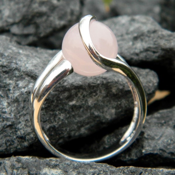 10mm Interchangeable ring with a 10mm rose quartz stone