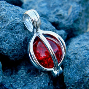 Interchangeable Pendant with 14mm clear cracked red glass stone.