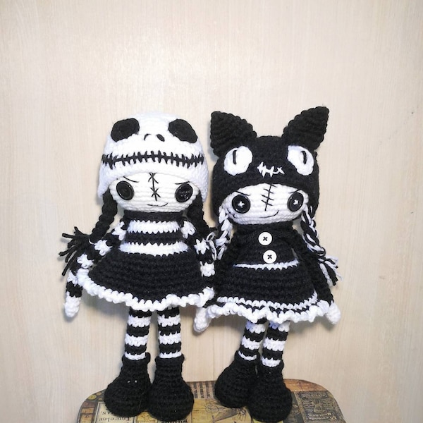 2-en-1 CROCHET PATTERN Halloween poupées, Creepy cute amigurumi goth doll, motif tête de mort, chat au crochet, jolie poupée vaudou