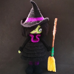 CROCHET PATTERN Witch doll, Wicked Witch doll, Green witch doll, Halloween amigurumi, witch pattern, cute Halloween