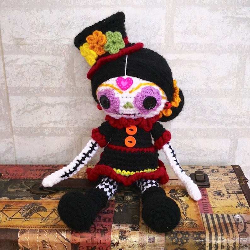 Sugar Skull poupée Crochet Pattern, Day of the Dead Amigurumi, poupée dHalloween, poupée vaudou, poupée dia de los muertos, créature fantaisiste image 4