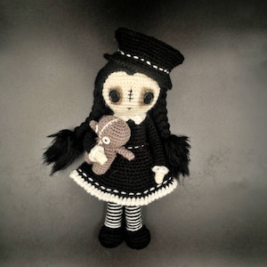 Crochet Goth Girl, weird doll, amigurumi  witch, weird girl gift, halloween art doll, gothic doll, witch doll, creepy doll