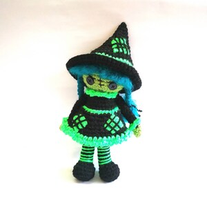 Crochet amigurumi Halloween doll, goth doll, creepy cute doll, gift for her, scarecrow doll, raggedy doll
