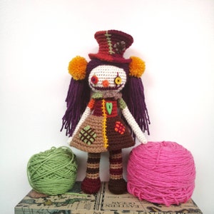 Crochet Clown Girl, scary doll, patchwork doll, amigurumi clown, harlequin, zombie clown, halloween doll, scary doll, ragdoll, voodoo doll