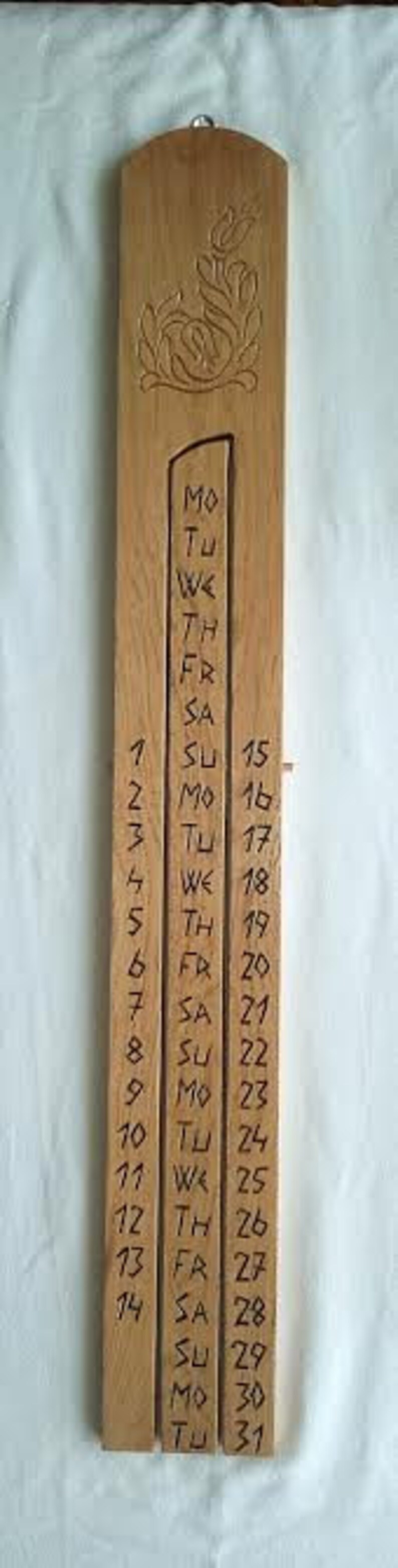 Calendario creativo de madera, calendario perpetuo de escritorio de madera, calendario de escritorio giratorio manual, decoración artística para decoración del hogar y oficina y regalo para amigos (C
