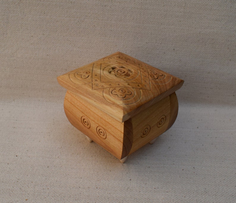 Jewelry box Wooden box Wood box Ring box Wood box Wood boxes Jewelry boxes Wood carving Wedding gifts
