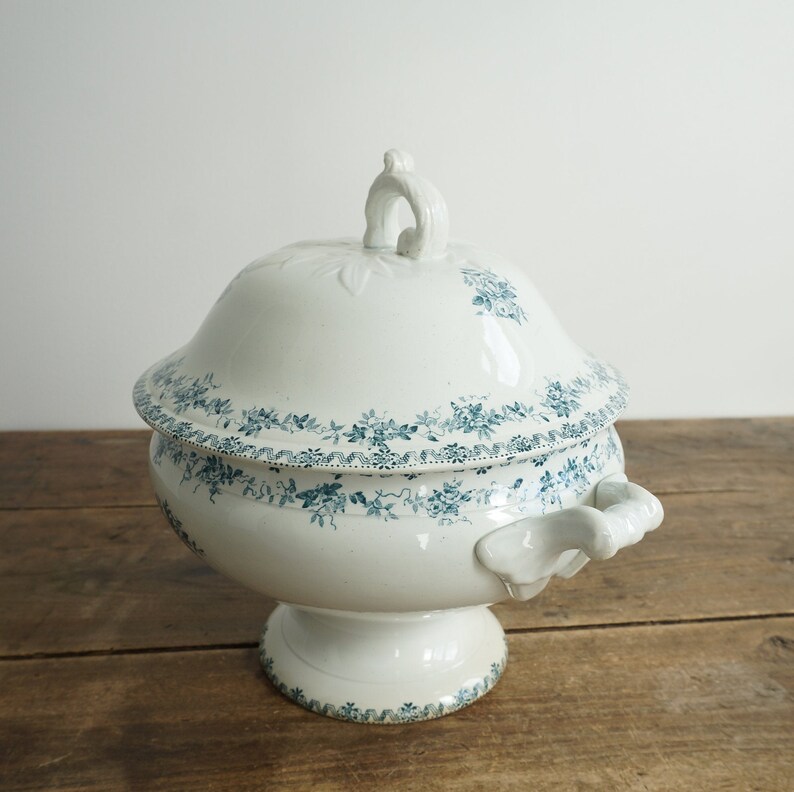 ANCIENNE RARE TRÈS grande soupière faience de st uze décors floral très