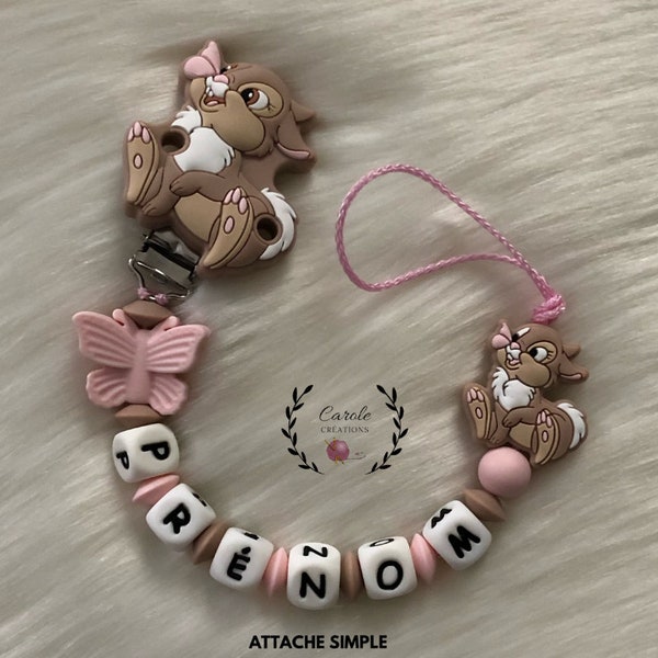 Attache tétine personnalisé en silicone (lettre prénom, clip et motif, perle ronde et lentille) Lapin + papillon fille, taupe et rose pastel