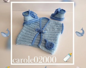 Ensemble bébé taille 2/3 mois, gilet sans manches + chaussons basket, laine layette spécialement conçue pour bébé, bleu pastel et bleu moyen