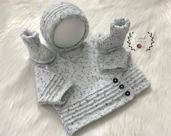 Ensemble Bébé taille 0/3 mois, brassière + bonnet + chaussons laine layette douce et chaudespécialement conçue pour bébé blanc moucheté bleu