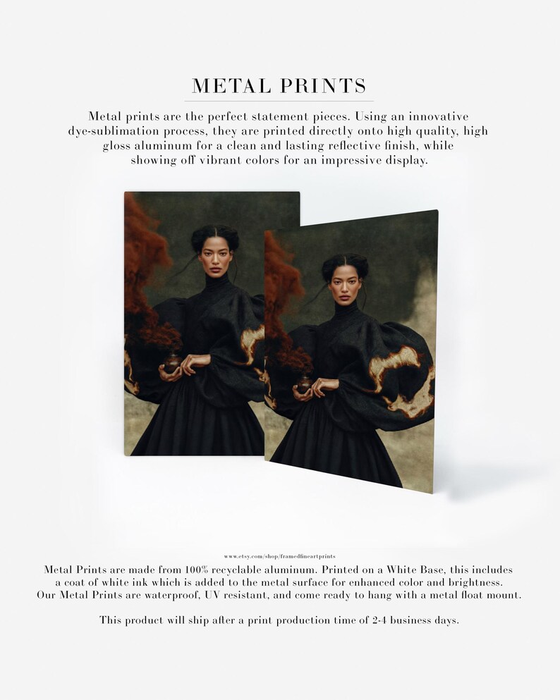 Peut inclure: Deux impressions sur m&eacute;tal rectangulaires pr&eacute;sentant le portrait d'une personne v&ecirc;tue d'un v&ecirc;tement noir &agrave; col montant et manches volumineuses, tenant un petit objet d&eacute;gageant une fum&eacute;e sombre. Le texte indique METAL PRINTS.