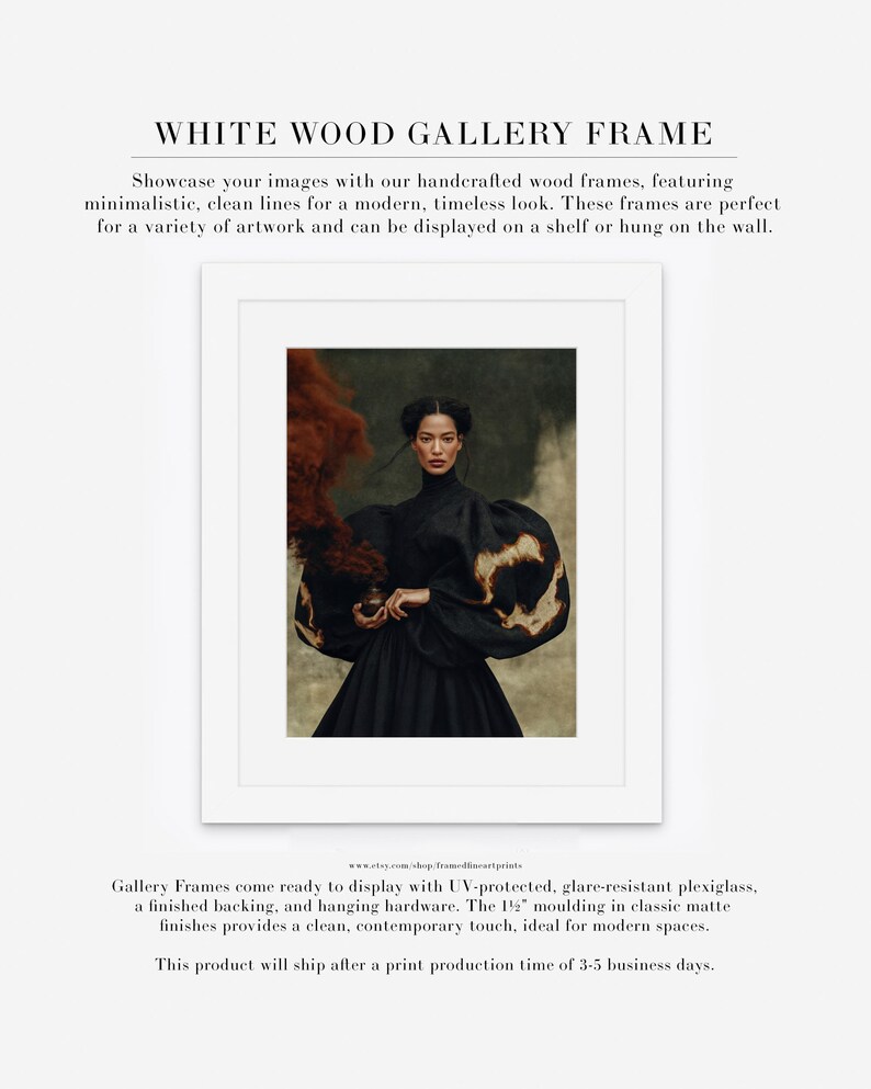 Peut inclure: Un cadre de galerie en bois blanc avec une moulure de 3,8 cm et du plexiglas anti-reflet prot&eacute;g&eacute; contre les UV. Le cadre contient le portrait d'une personne en robe noire &agrave; manches bouffantes tenant un objet d&eacute;gageant de la fum&eacute;e brune.