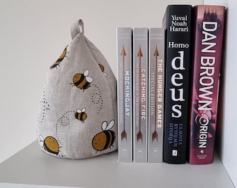 Bumble Bee MINI linen fabric bookend WITH buckwheat hulls filling, Cottage core decor, Small window stopper, Soft door stop