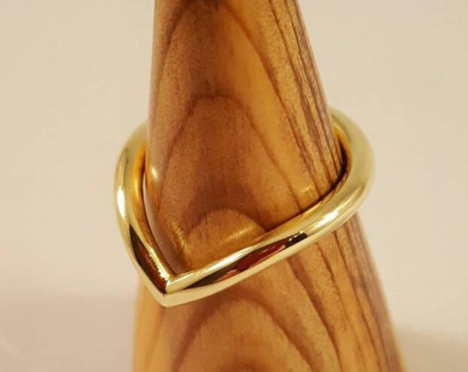 Contemporary Ladies 9ct Yellow Gold 2.5mm Wide Wishbone Wedding Ring.