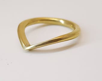 Contemporary Ladies 9ct Yellow Gold 2.5mm Wide Wishbone Wedding Ring.