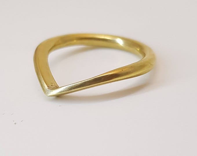 Contemporary Ladies 9ct Yellow Gold 2.5mm Wide Wishbone Wedding Ring.