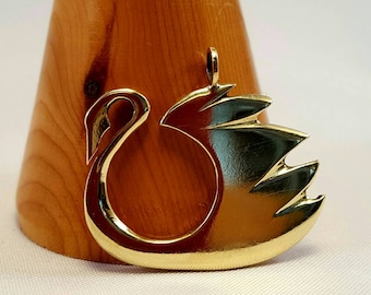 Stunning Sterling Silver Swan Design Pendant .  Also available in 9ct Yellow Gold   ( 9ct Gold Pictutred)