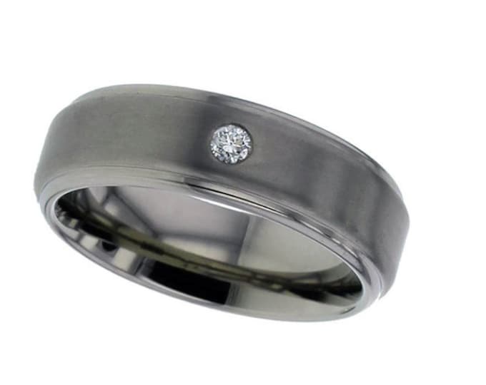 Gents 7mm Wide Titanium Wedding Band with Stunning 6 Point Round Brilliant Cut Diamond