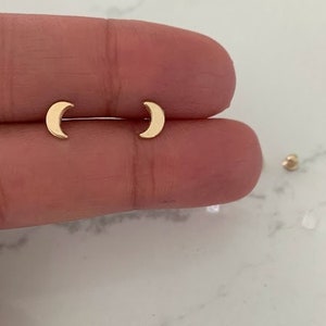 14K Gold Halbmond Ohrstecker: Minimalistisches zierliches Geschenk