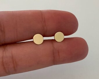 Aretes de oro de 14 quilates con forma de punto: disco redondo de 6 mm