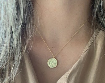 Ketting met gouden muntmedaillon: 18 kt goud op gelaagde sterlingzilveren ketting