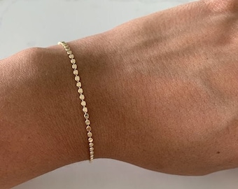Pulsera de oro de 14 quilates con puntos: delicada y minimalista pulsera de capas