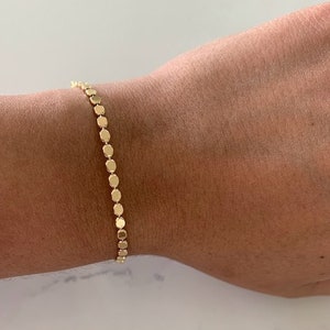 Pulsera inicial bandera España oro 18k y esmalte hilo de macramé