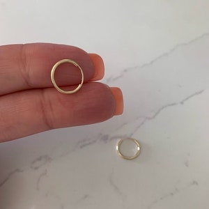 Créoles fines en or 14 carats, Créoles en or, Créoles en or massif, Boucles d'oreilles en or, Créoles fines en or, Créoles JLO, BEST SELLER, Boucles d'oreilles 14KY 1 mm