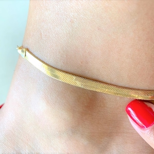 Gold Herringbone Anklet, 18K Gold Filled, 4MM Herringbone Anklet, Omega Anklet, Stacking Anklet, Gold filled Anklet, Snake Chain Anklet