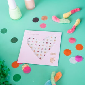 Bug Print Nail Stickers: 100-Piece Set