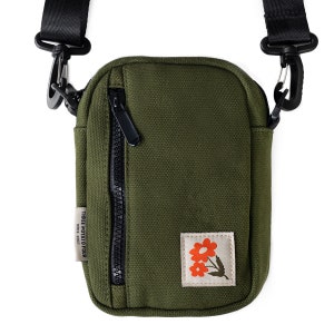 3P4 X Peanuts® - Snoopy Embroidered Crossbody Bag (forest
