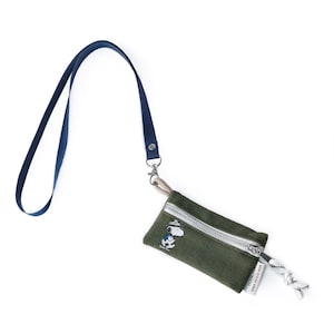 Three Potato Four x Peanuts® - Estuche con cordón Snoopy Hike
