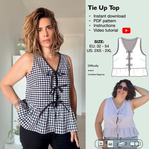 Könnte beinhalten: Ein schwarz-weiß kariertes Oberteil zum Binden mit V-Ausschnitt und Rüschensaum. Das Oberteil hat schwarze Bindebänder auf der Vorderseite. Das Bild enthält auch Text mit der Aufschrift "Tie Up Top", Größenangaben und Musterdetails.