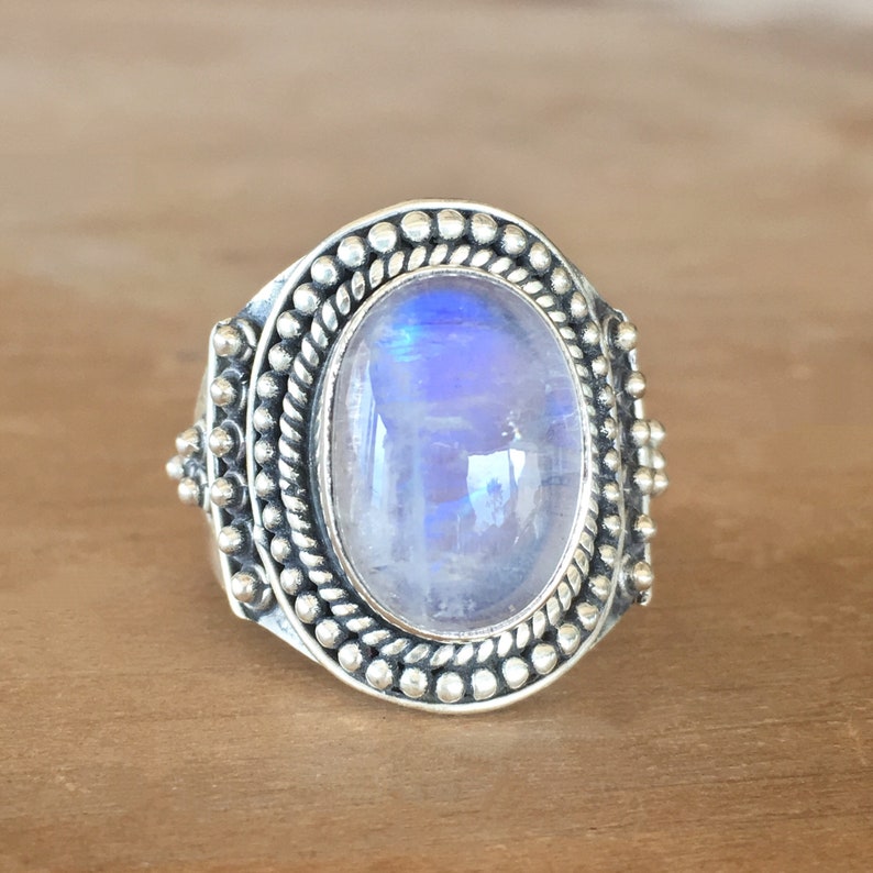 Flashy Moonstone Ring Oval Moonstone Ring Moonstone Ring Rainbow Moonstone Ring Moonstone and Sterling Silver Ring Detailed Stone Ring