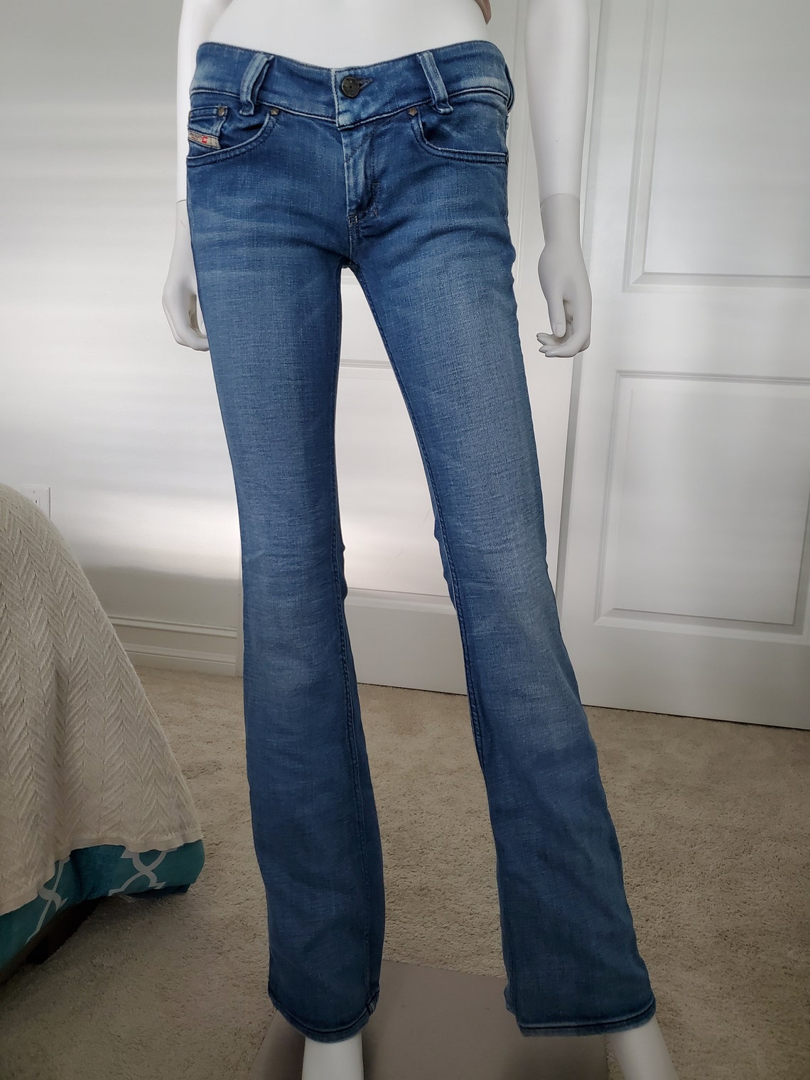 low waisted baggy jeans y2k